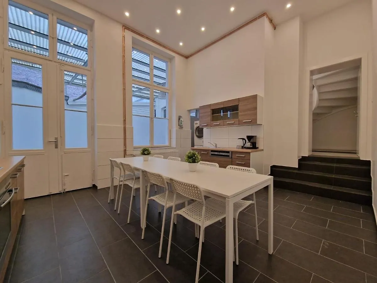 아파트 Raj Living - 300M2 Loft With 7 Rooms - 15 Min Messe Dus & Old Town Dus 뒤셀도르프