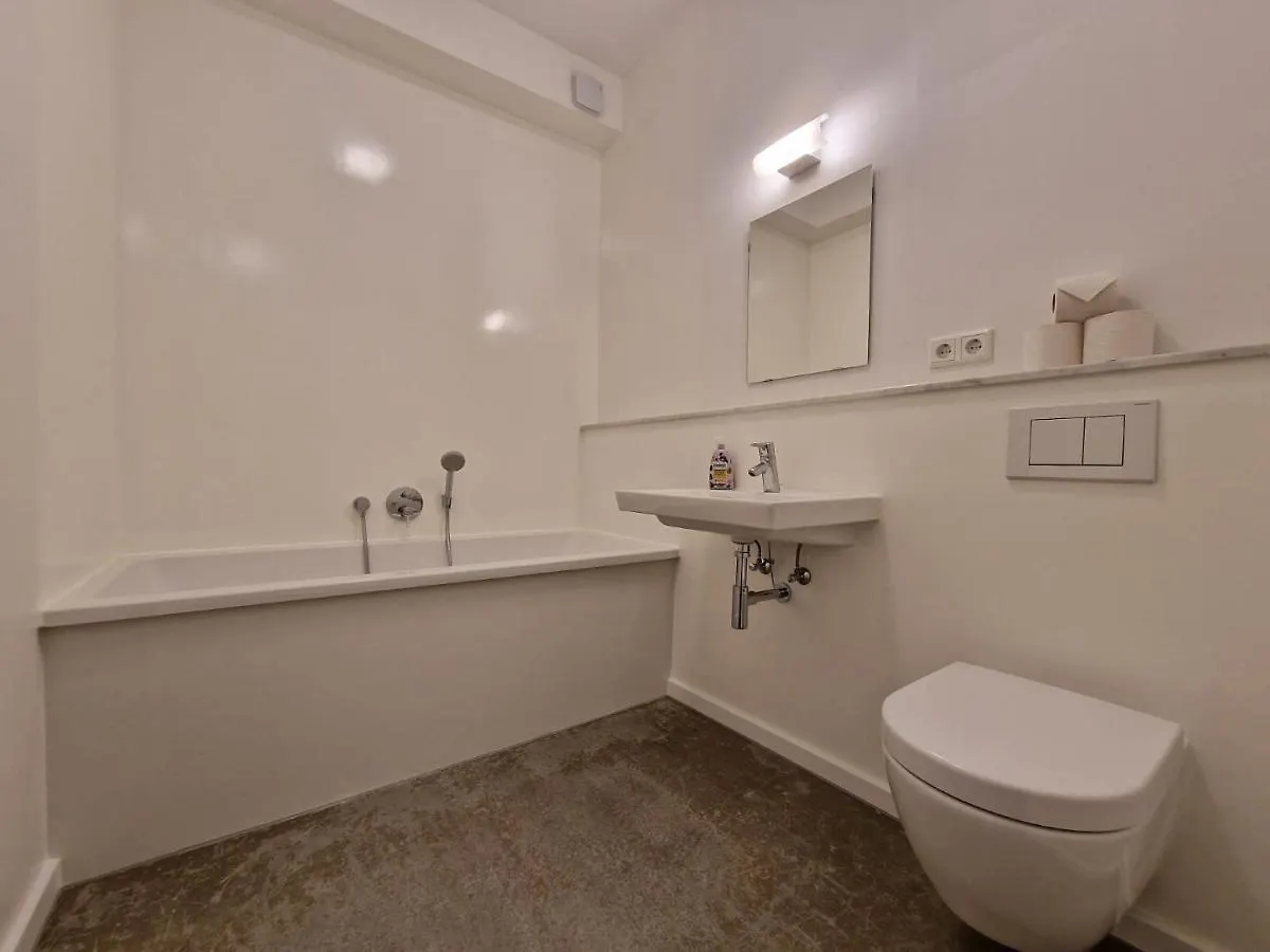 Raj Living - 300M2 Loft With 7 Rooms - 15 Min Messe Dus & Old Town Dus 뒤셀도르프 독일