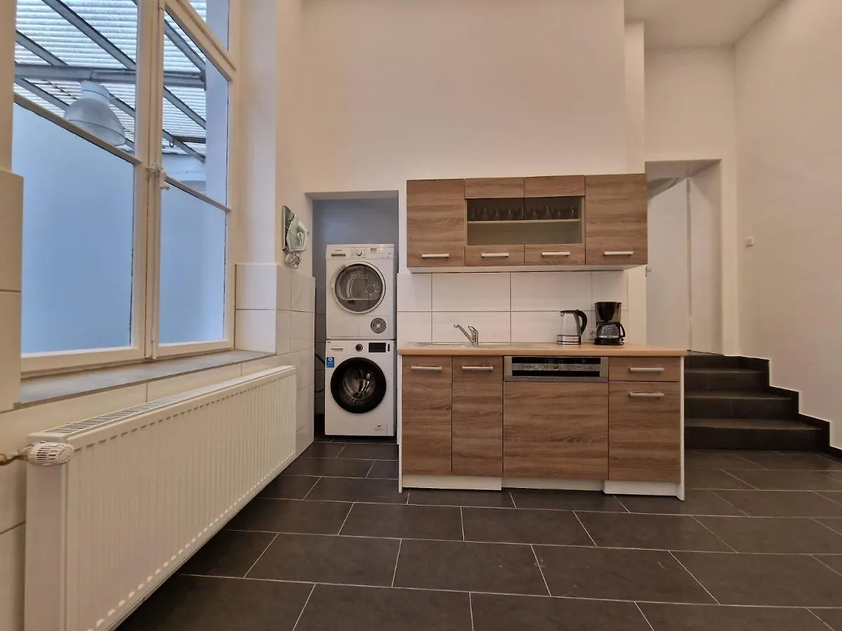 Raj Living - 300M2 Loft With 7 Rooms - 15 Min Messe Dus & Old Town Dus 뒤셀도르프