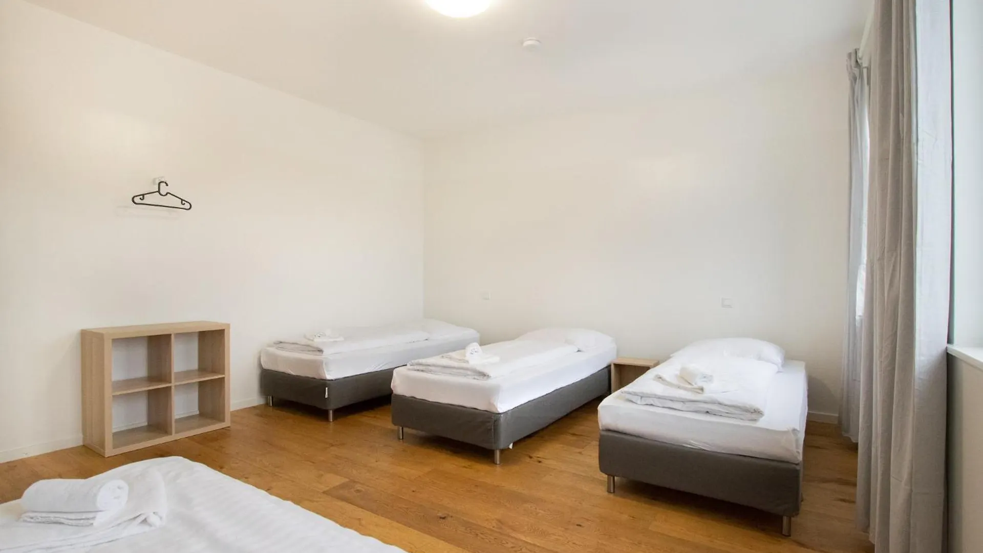 아파트 Raj Living - 300M2 Loft With 7 Rooms - 15 Min Messe Dus & Old Town Dus 뒤셀도르프